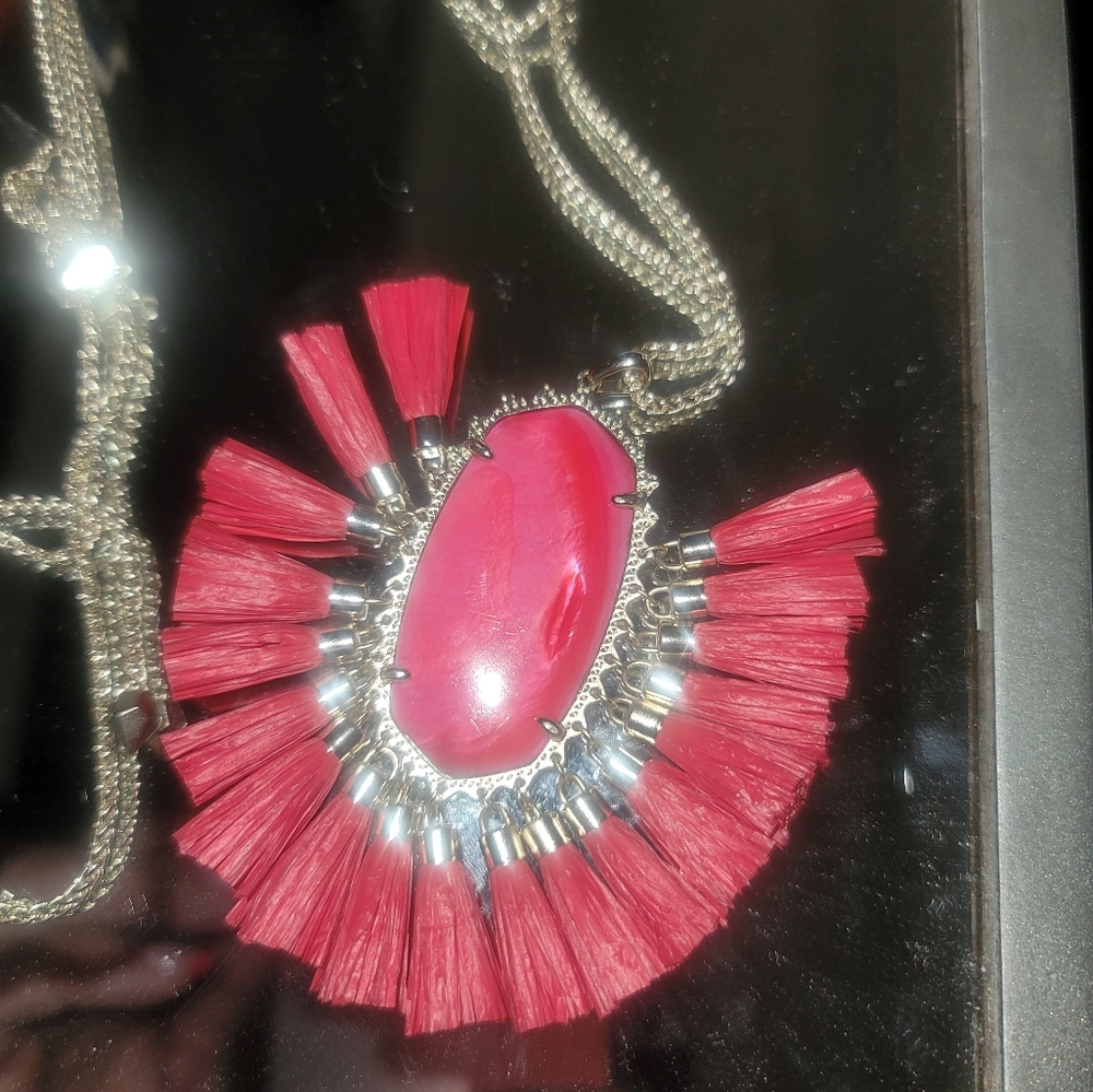 Kendra Scott necklace